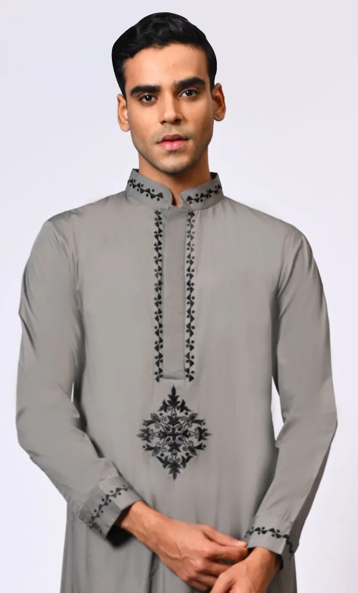 Artisanal Embroidery: Men's Grey Thobe Crafted with Attention to Detail