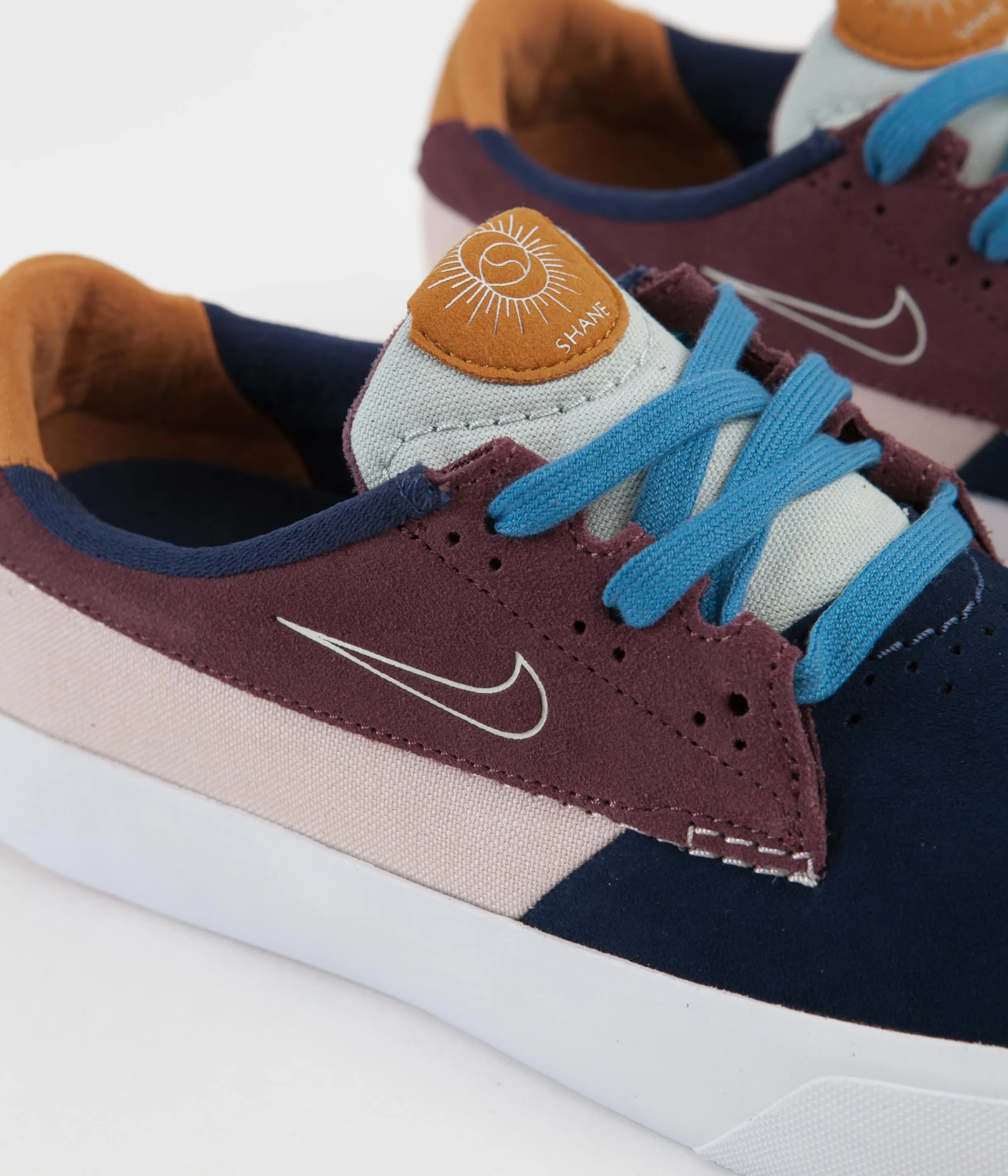 Nike SB Shane Shoes - Midnight Navy / Sail - Dark Wine - Pink Oxford