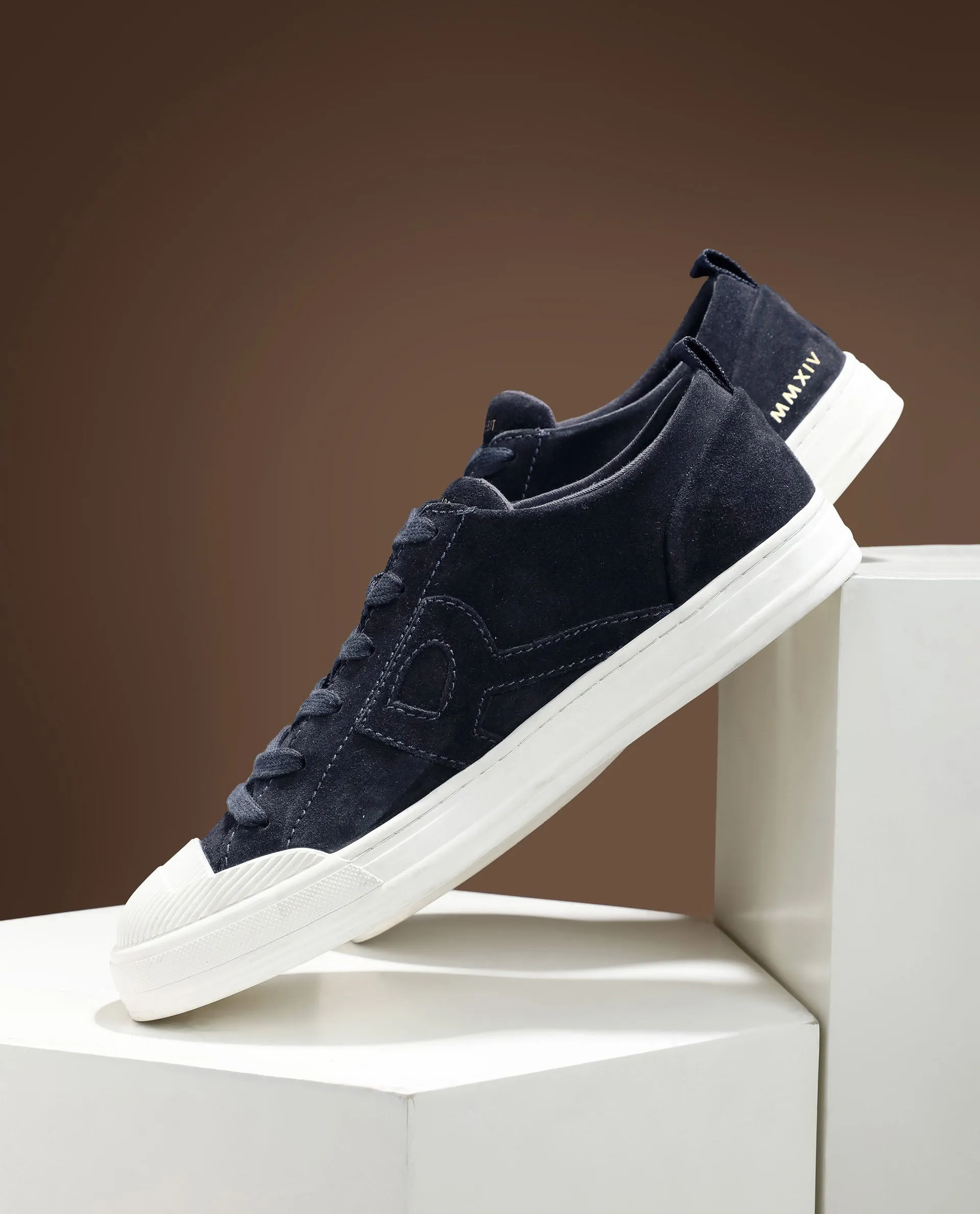 Rare Rabbit Mens Sauron Navy Round Toe Premium Suede Lace Up Low Top Sneaker Shoes